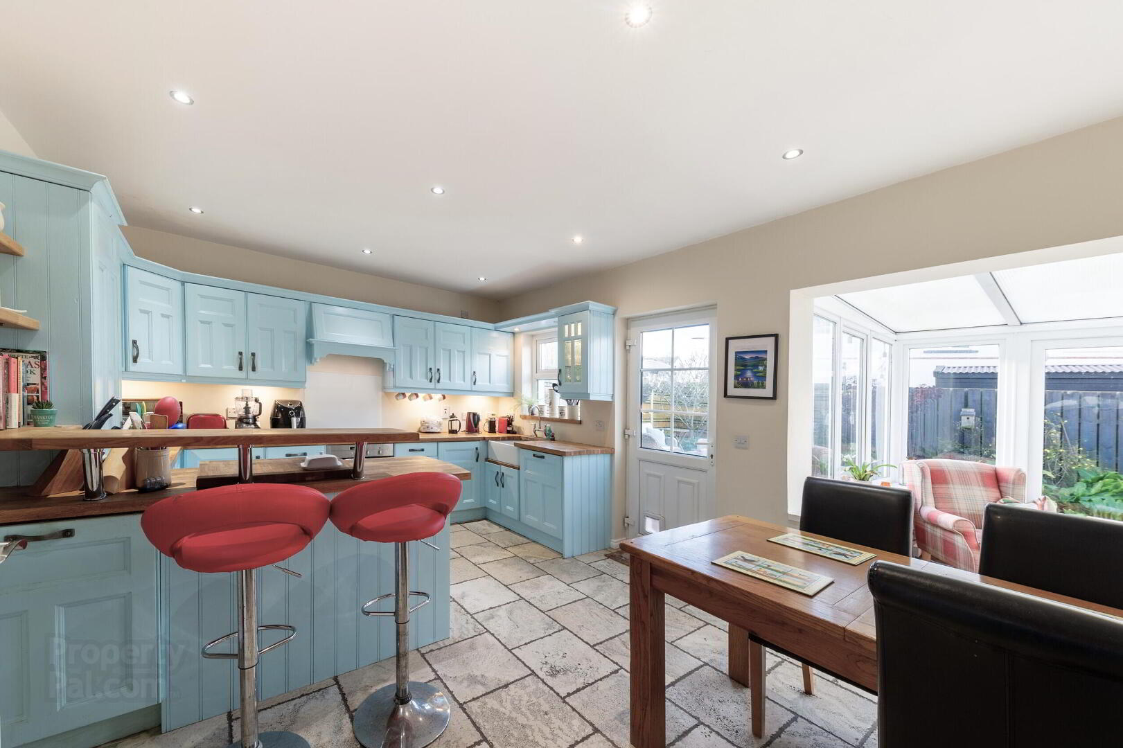 2 Hawthorn Crescent 14 of 32