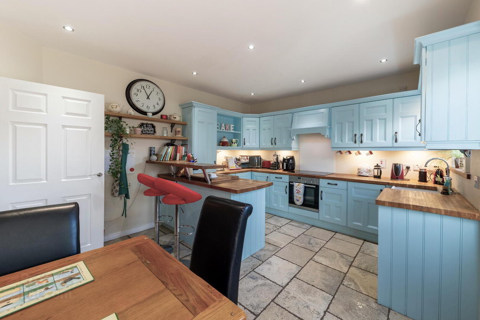 2 Hawthorn Crescent 12 of 32