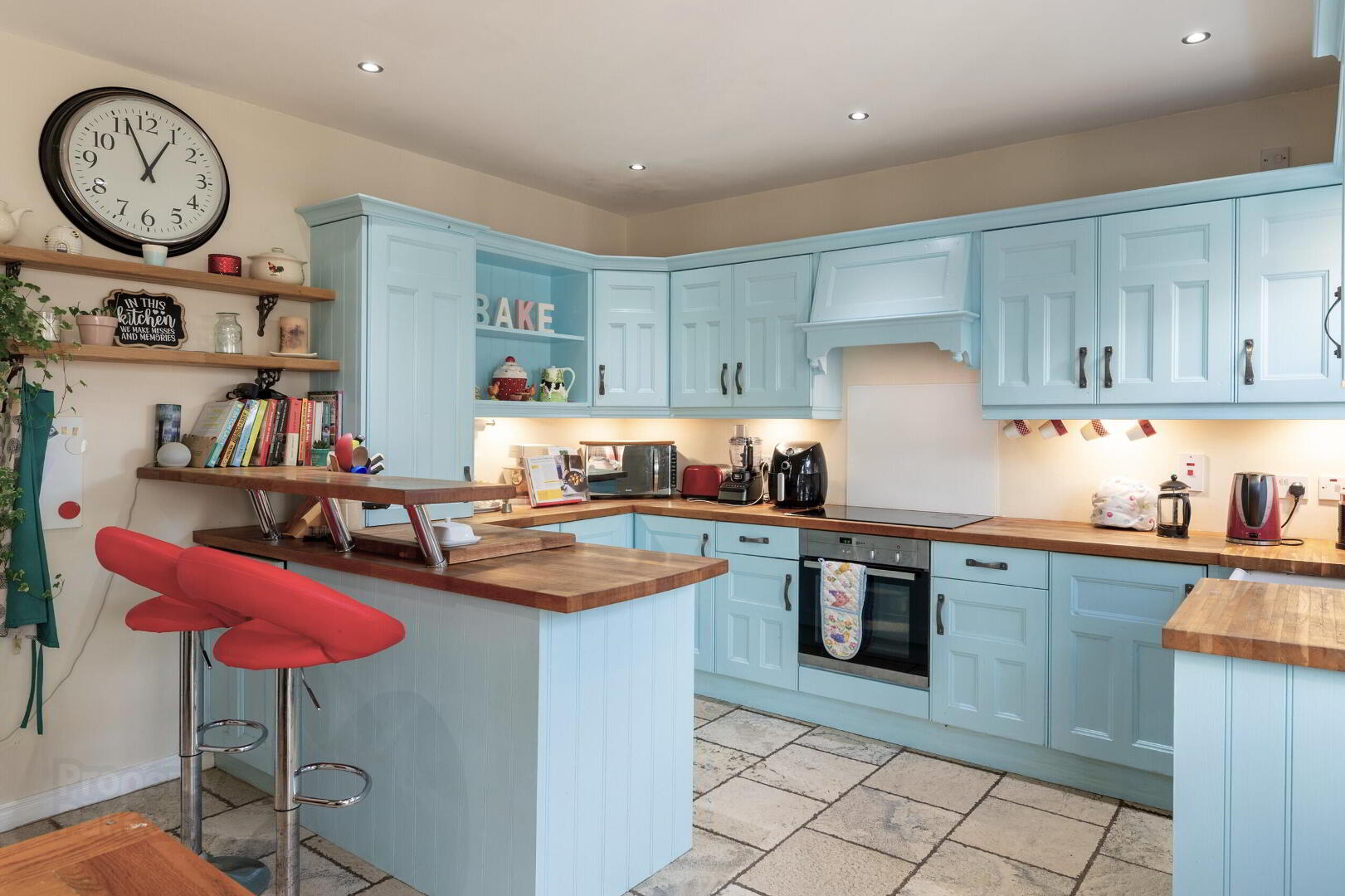 2 Hawthorn Crescent 13 of 32