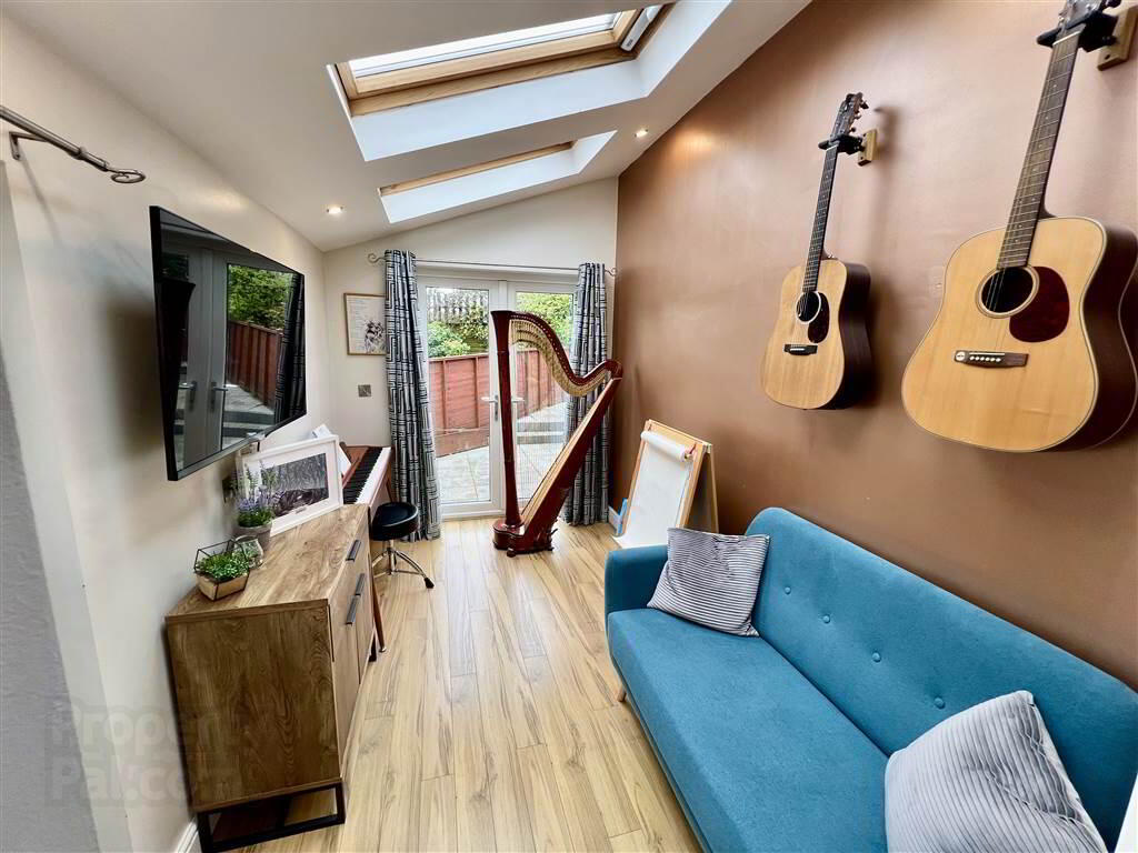 13 Loopland Crescent 12 of 22