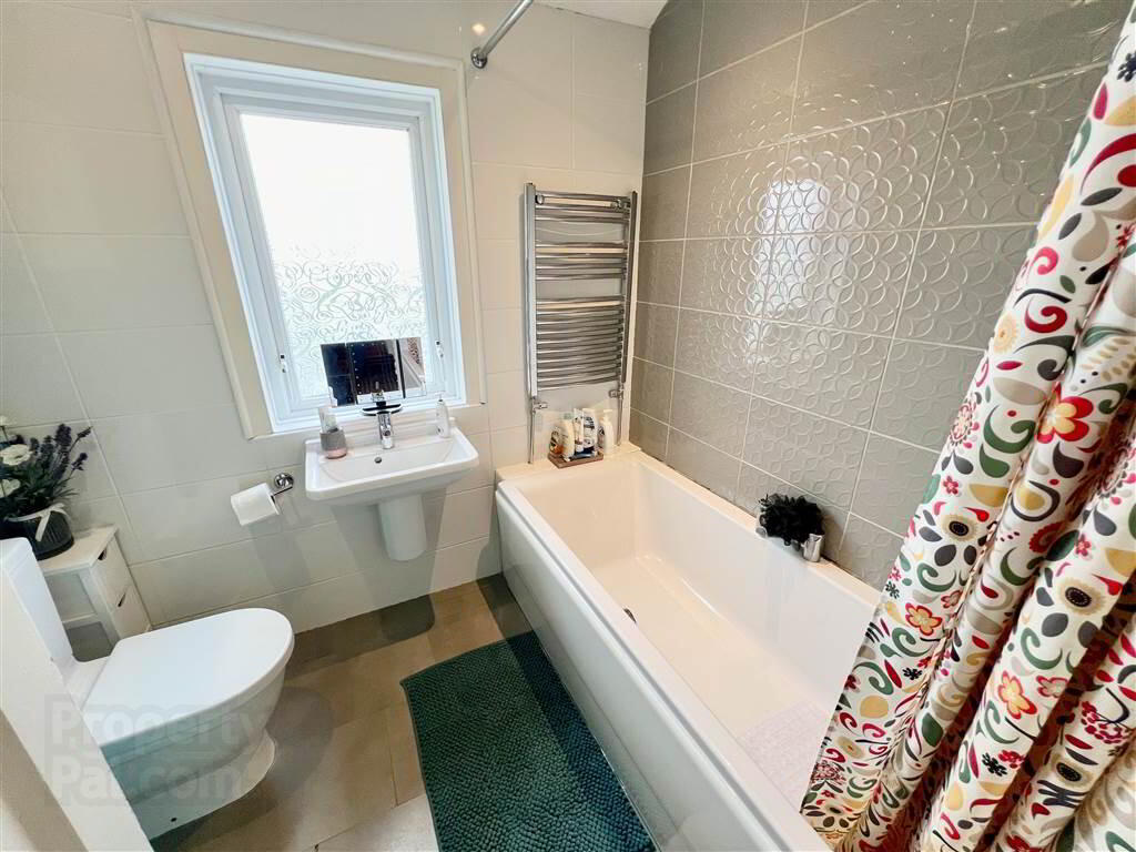 13 Loopland Crescent 18 of 22