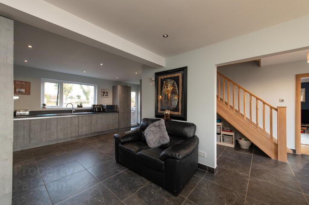 133 Hillhead Road 5 of 25