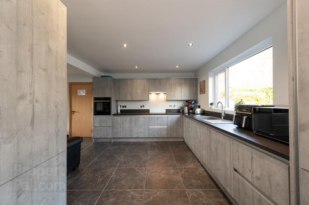 133 Hillhead Road 7 of 25