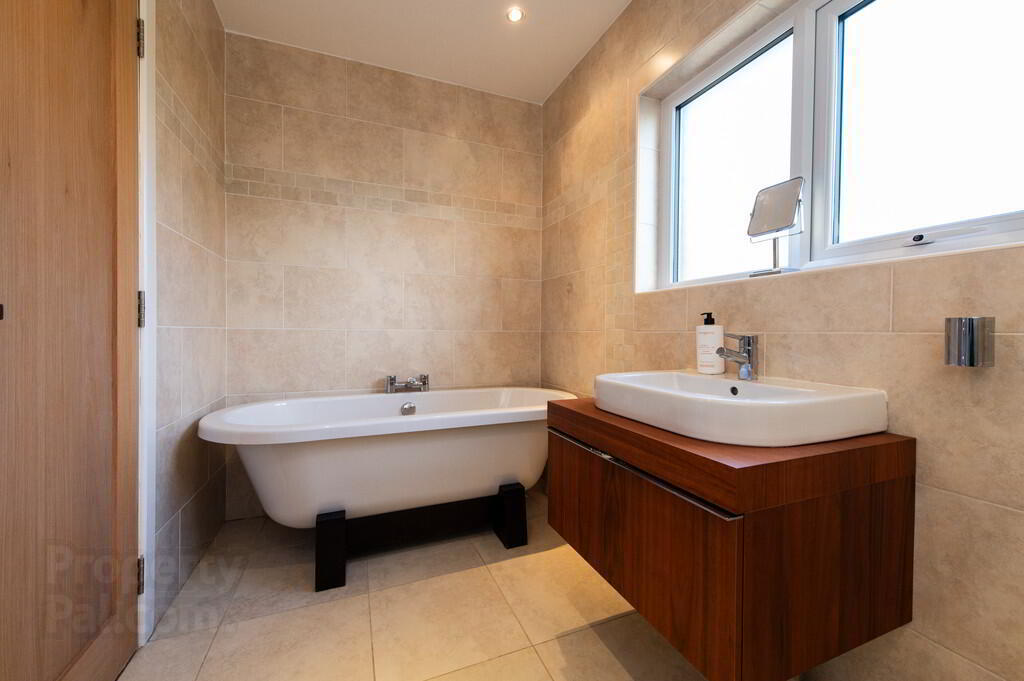 133 Hillhead Road 19 of 25