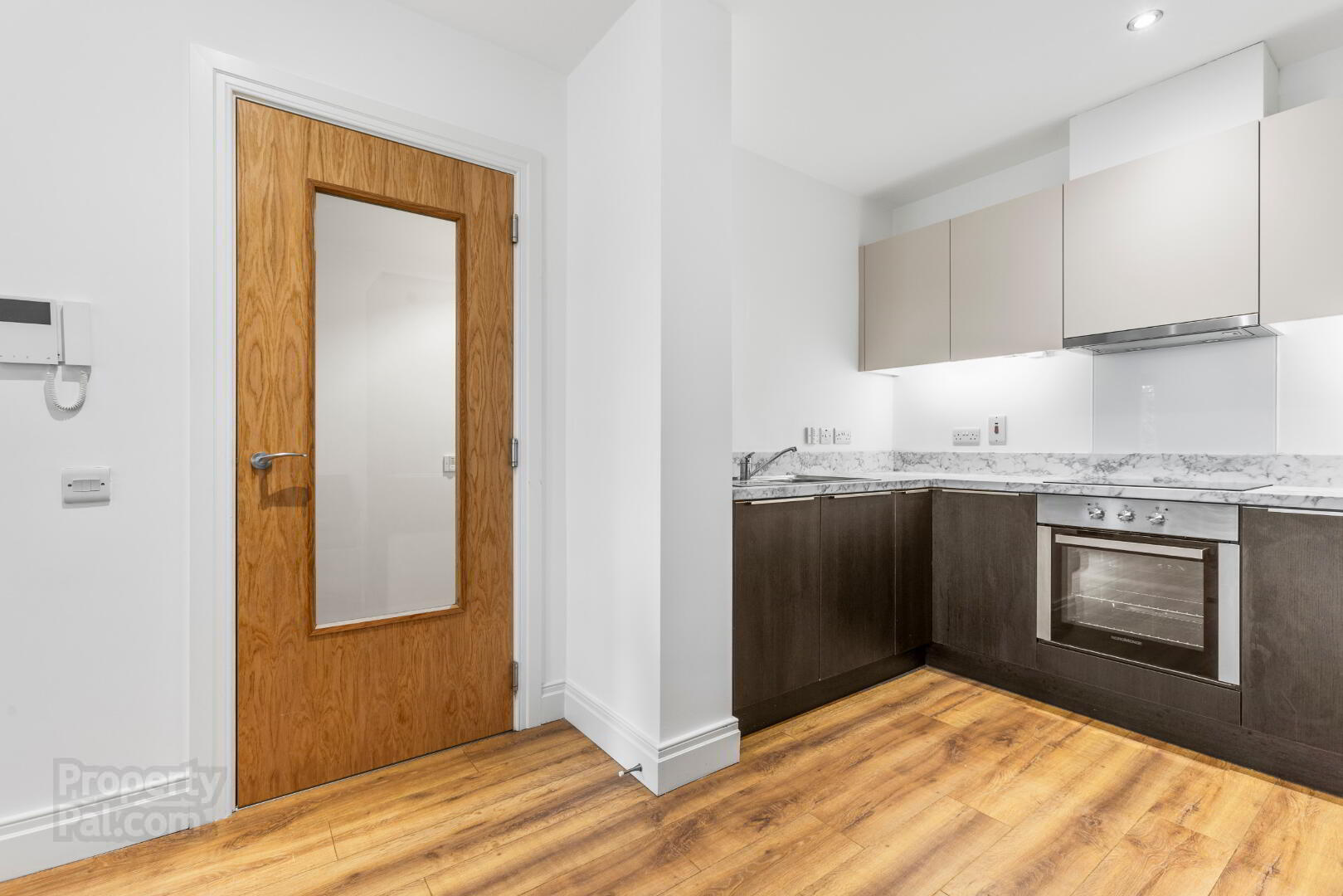 12 Moncrief, Main Street 6 of 9