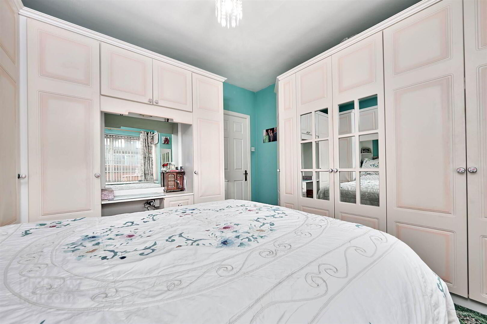 25 Millbank Avenue 18 of 47