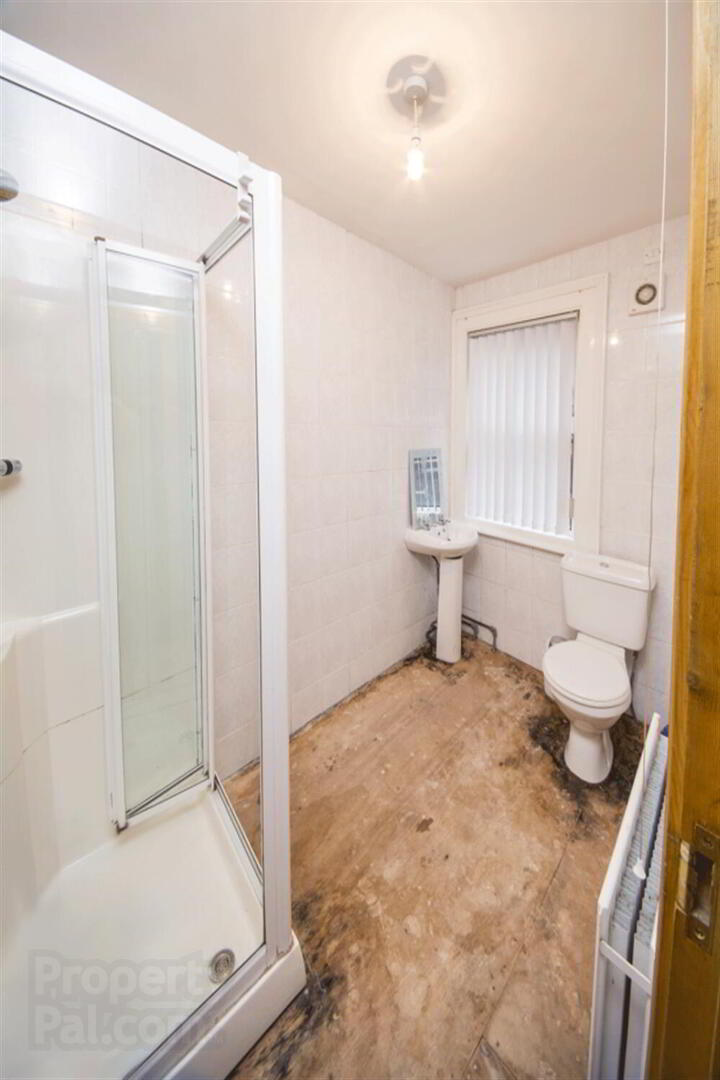 Room 3, 57 Wellesley Avenue 11 of 16