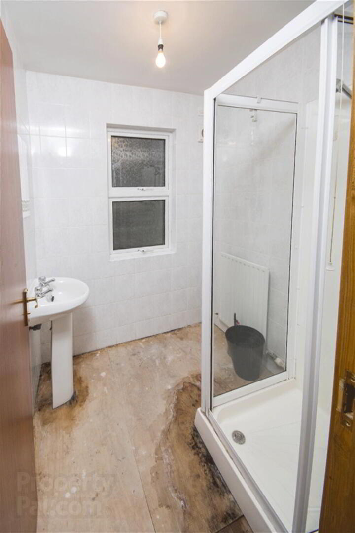 Room 3, 57 Wellesley Avenue 12 of 16