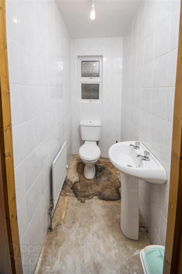 Room 3, 57 Wellesley Avenue 13 of 16