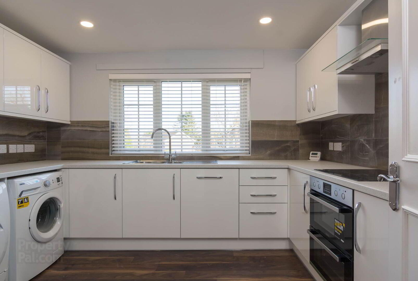3 Deramore Court, 77 Deramore Park South 7 of 11