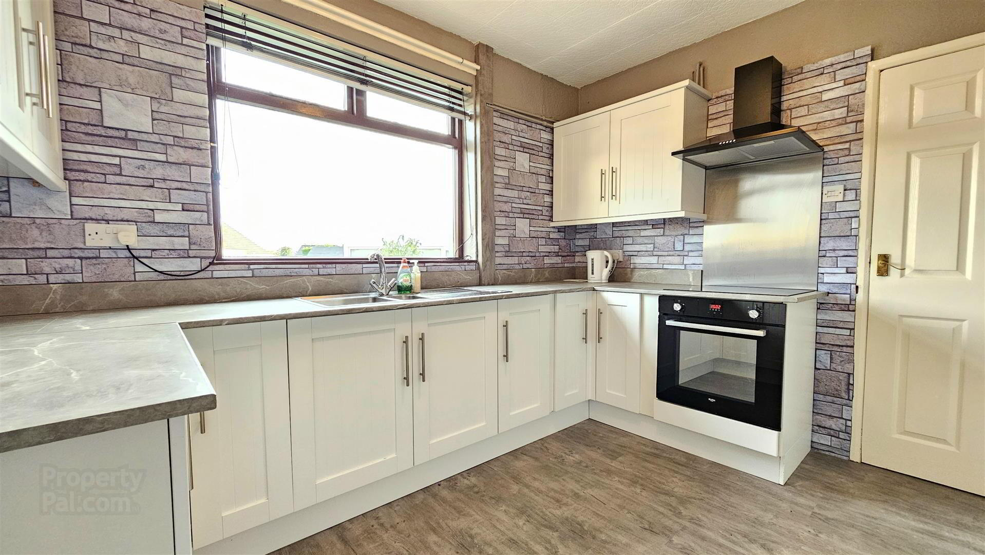 41 Coronation Road 6 of 15
