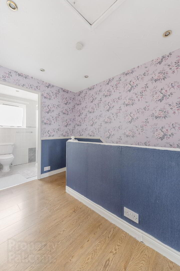 18 Ashmount Park 13 of 20