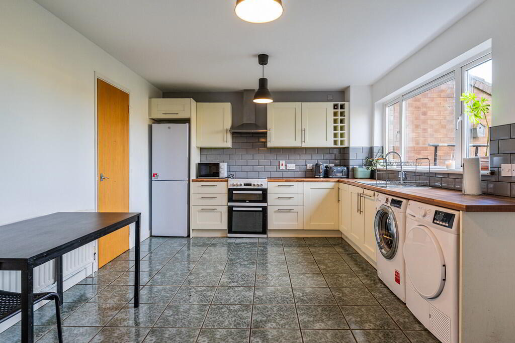 15 Glenloch Gardens 7 of 18