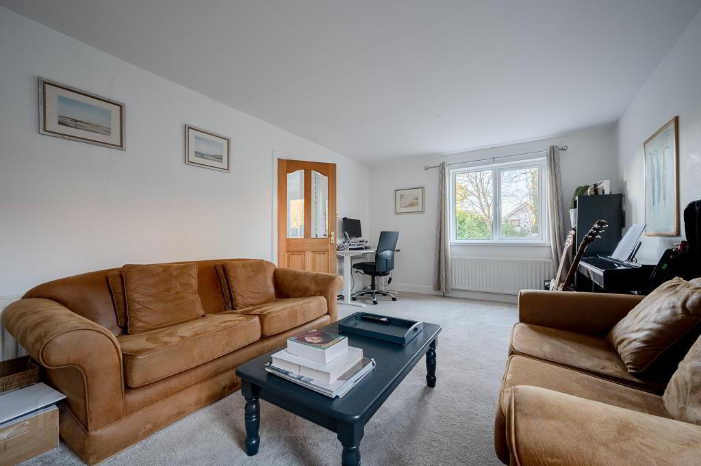 8 Croft Road 4 of 46