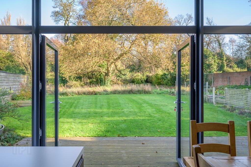 8 Croft Road 13 of 46