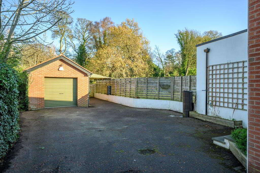 8 Croft Road 32 of 46