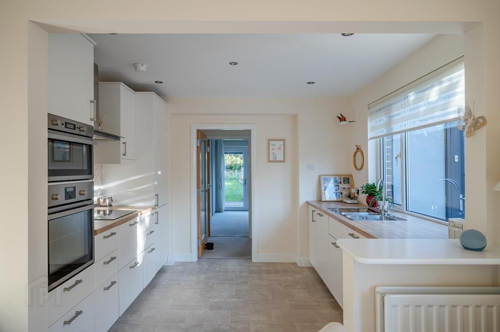 8 Croft Road 38 of 46