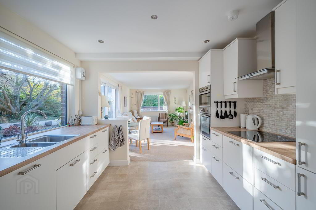 8 Croft Road 37 of 46