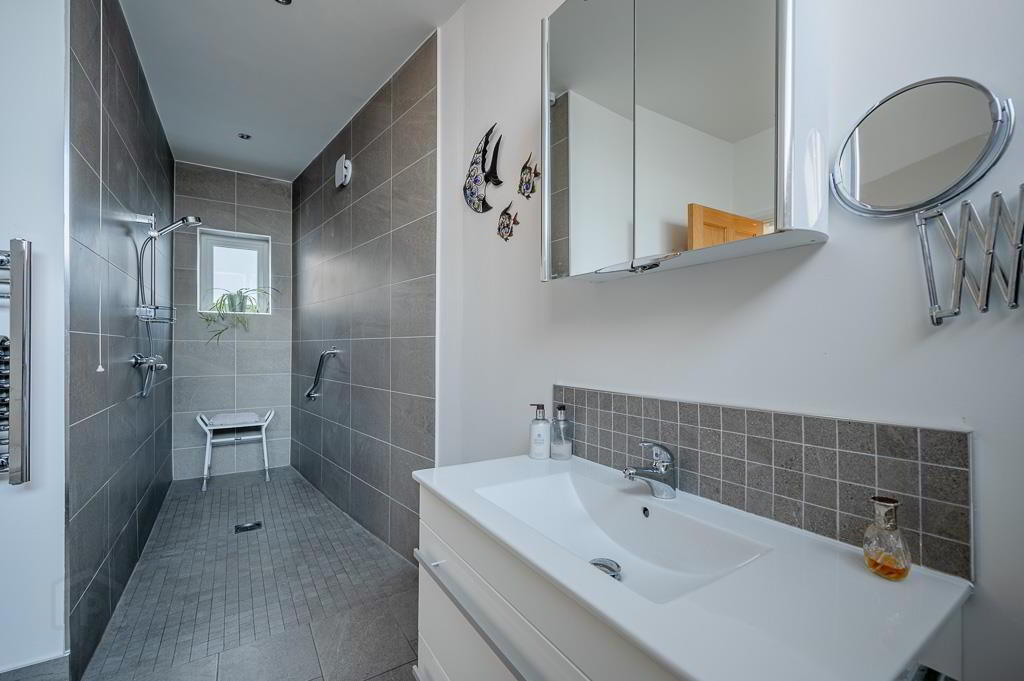 8 Croft Road 43 of 46