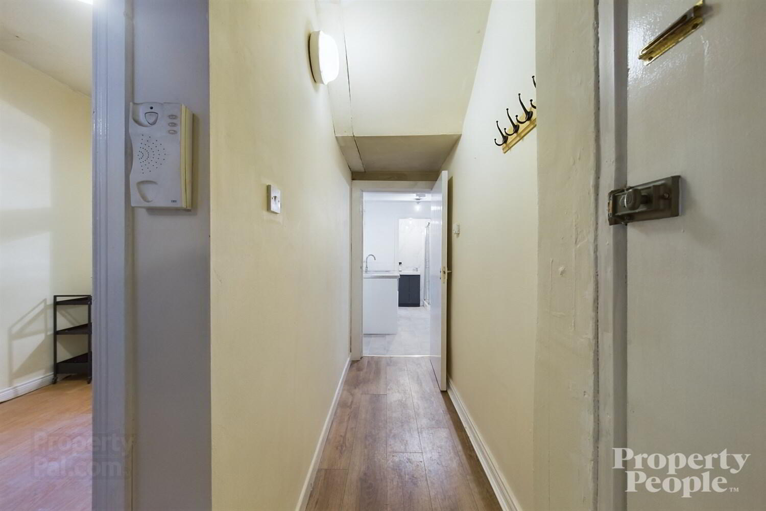 APT 1, 20 Clifton Crescent 6 of 17