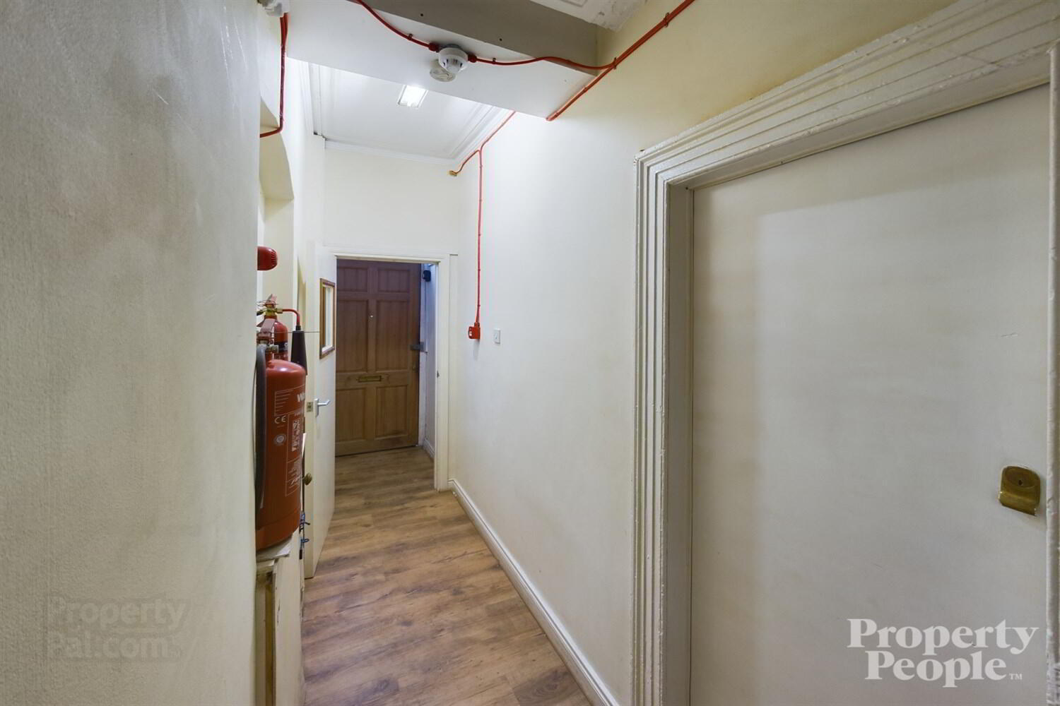 APT 1, 20 Clifton Crescent 4 of 17