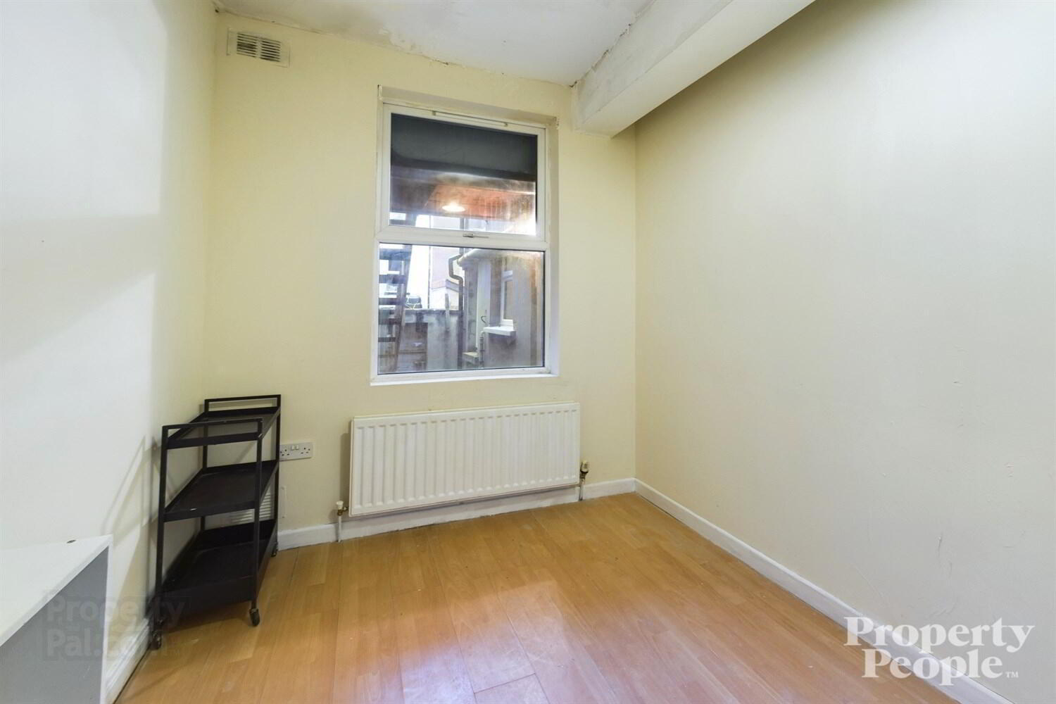 APT 1, 20 Clifton Crescent 14 of 17