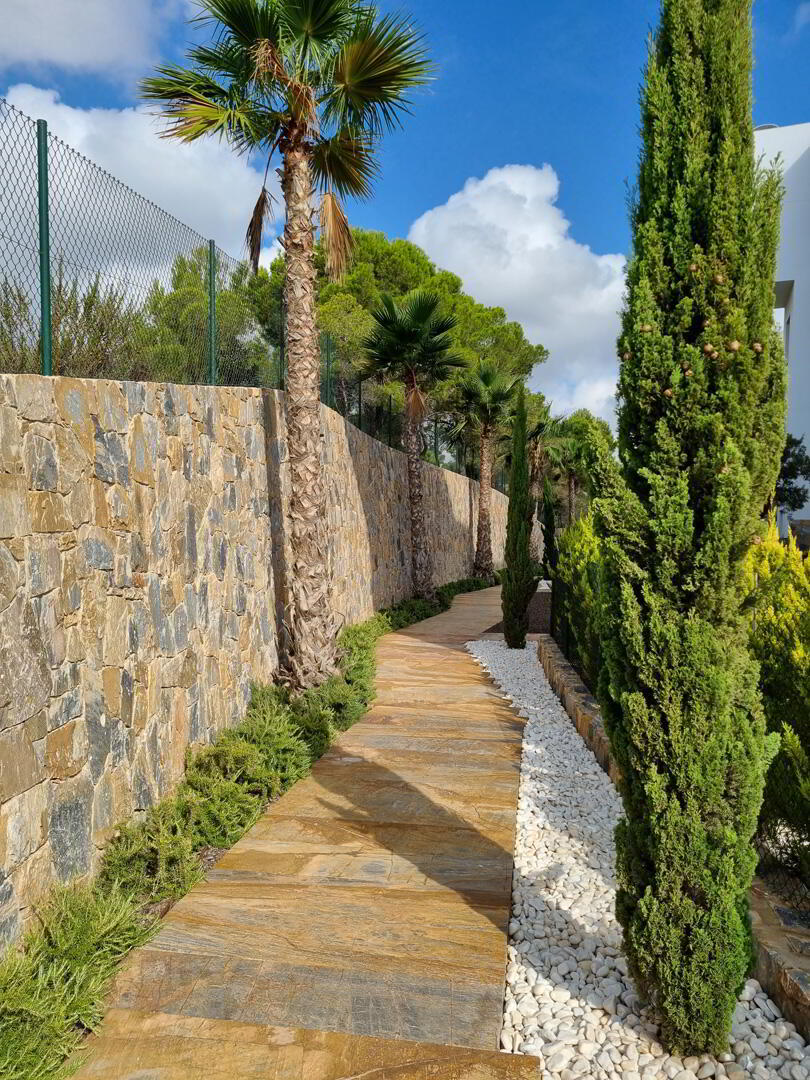 Las Colinas 8 of 27