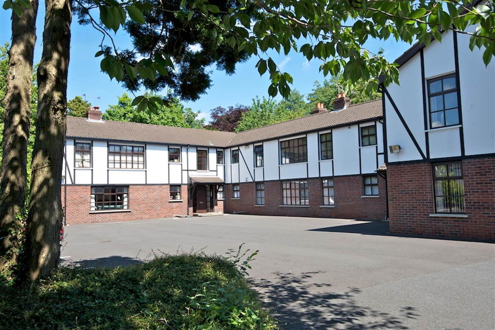 12 The Hamlets, 33 Hawthornden Road 7 of 7