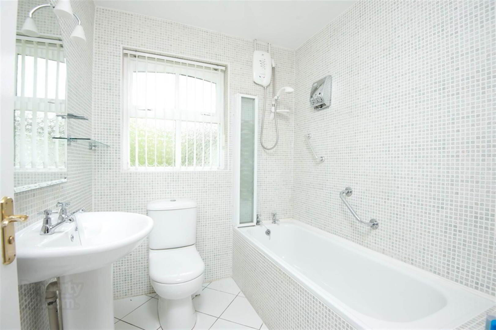 12 The Hamlets, 33 Hawthornden Road 6 of 7