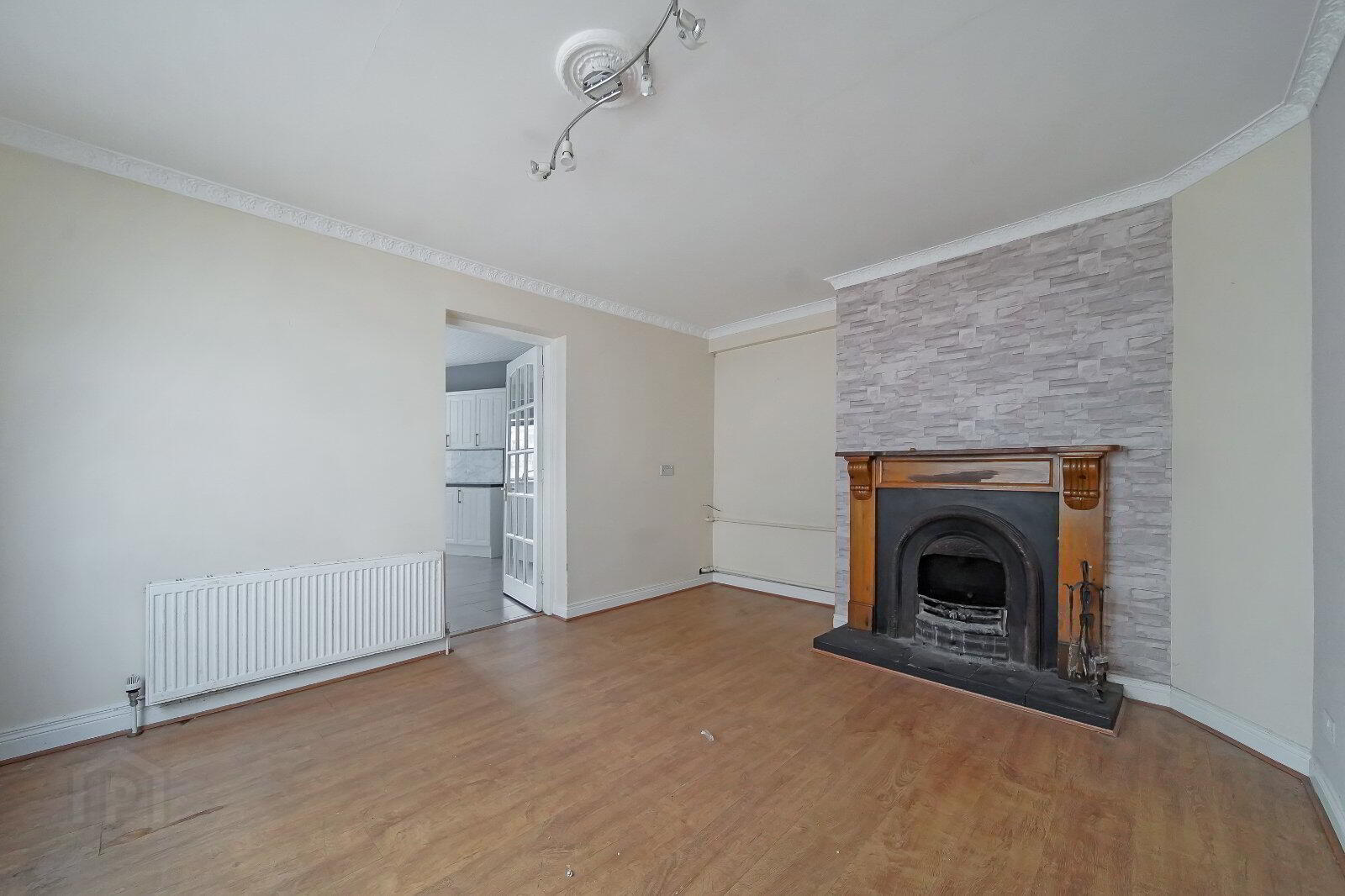 17 Saint Columba's Avenue 7 of 31