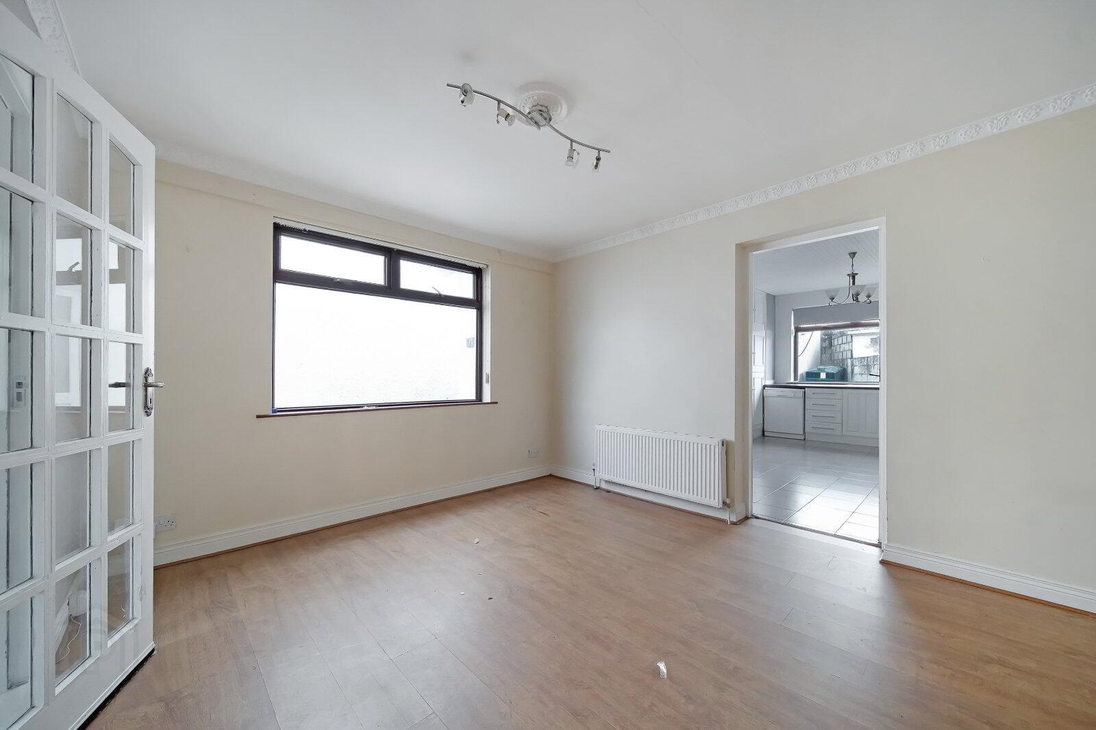 17 Saint Columba's Avenue 9 of 31