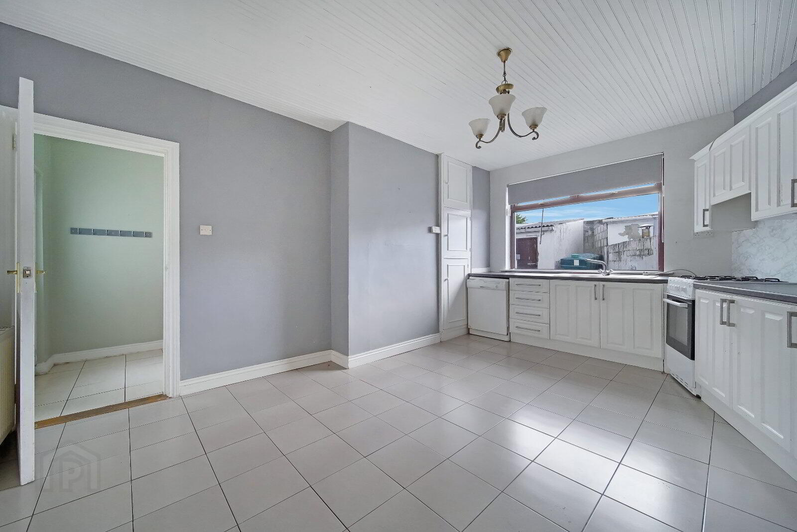 17 Saint Columba's Avenue 11 of 31
