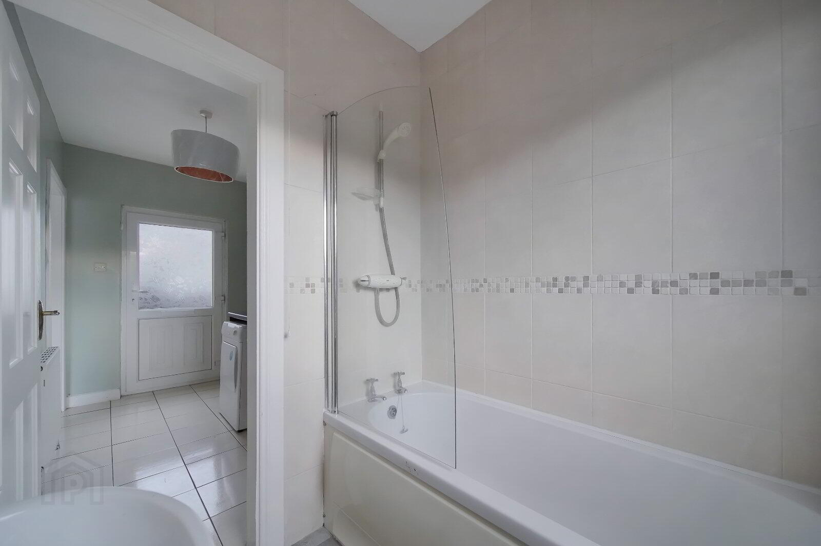 17 Saint Columba's Avenue 19 of 31
