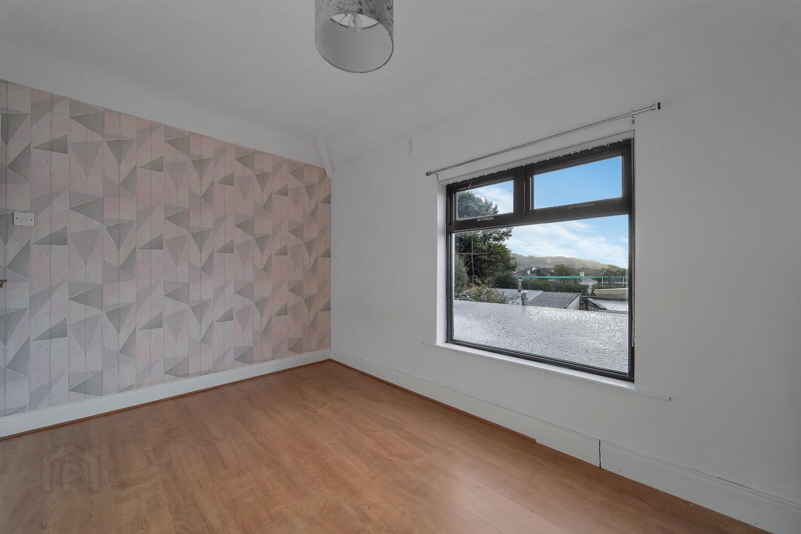17 Saint Columba's Avenue 23 of 31