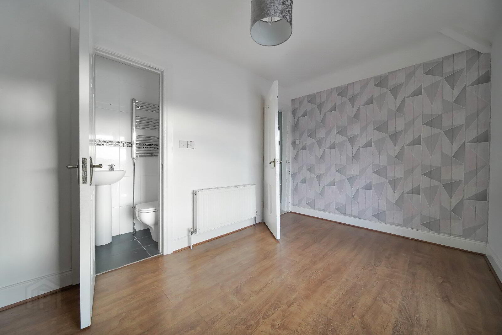 17 Saint Columba's Avenue 24 of 31