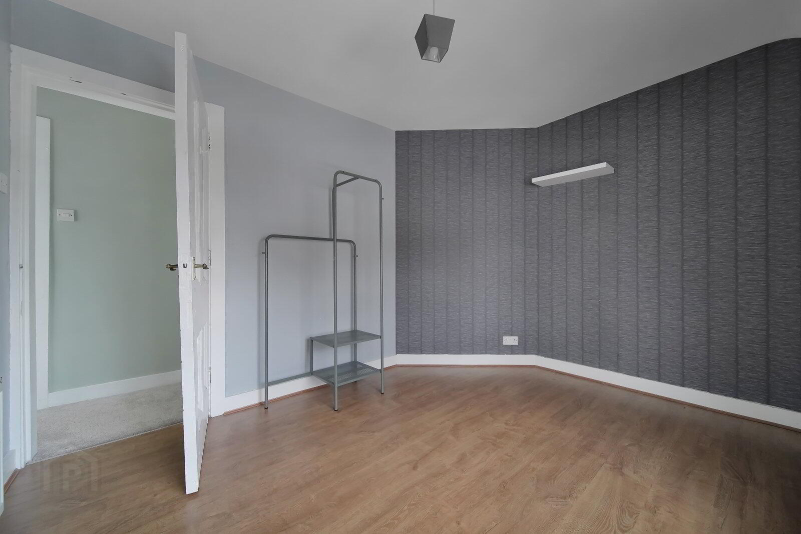 17 Saint Columba's Avenue 26 of 31
