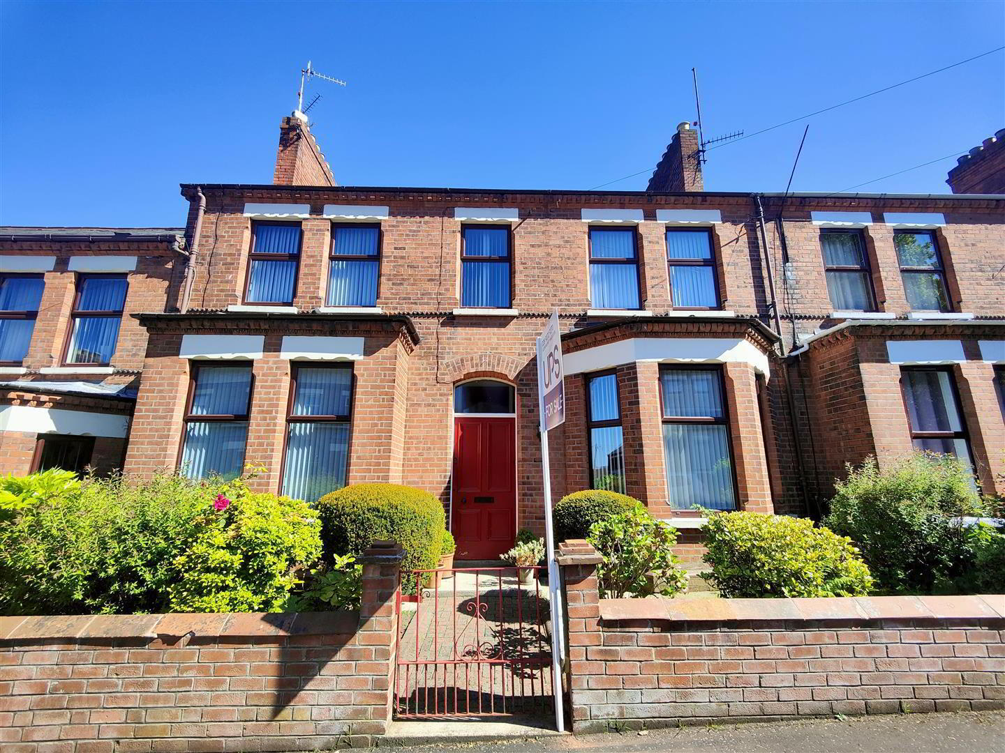 7 Easton Crescent 1 of 22