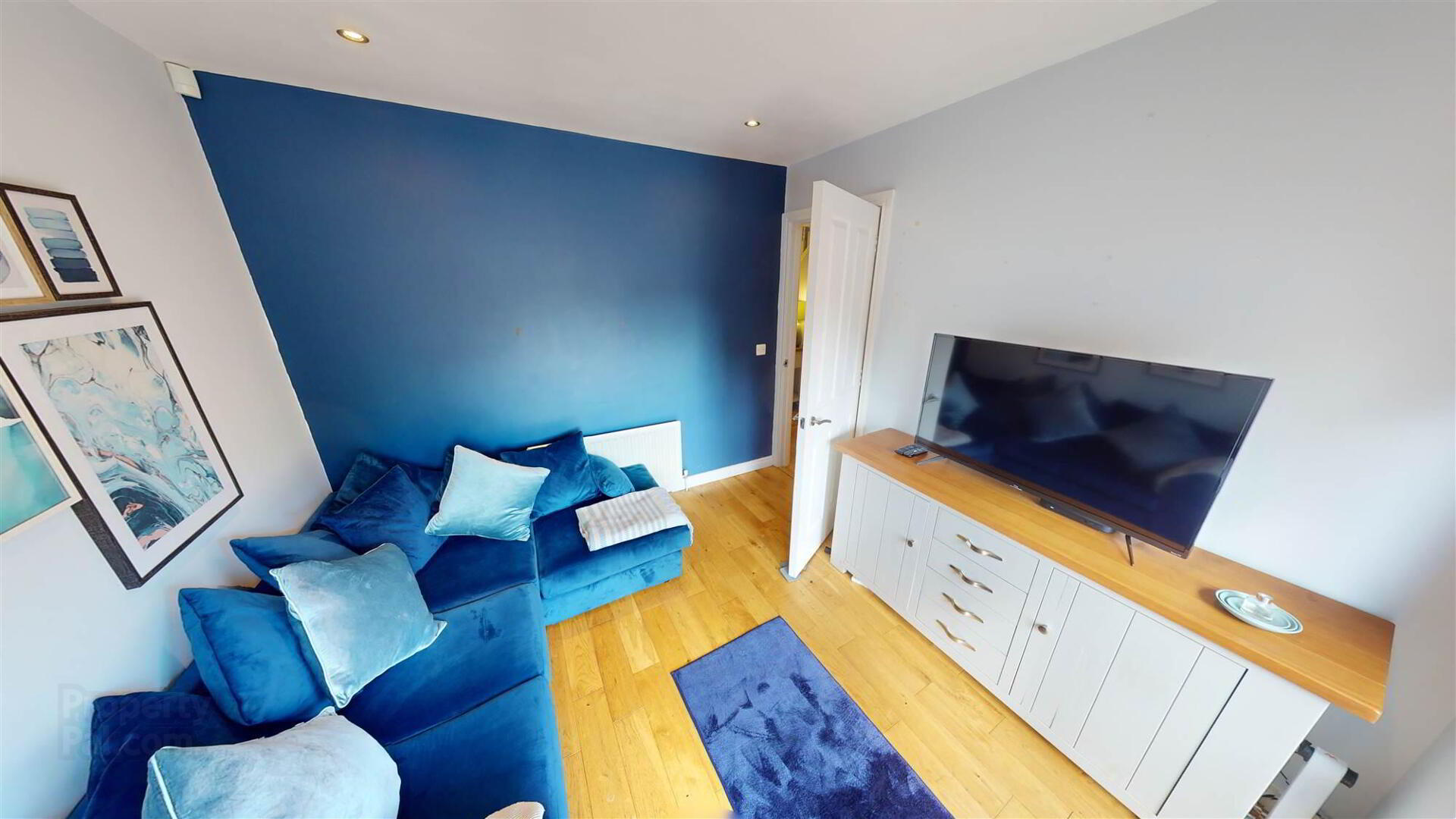 16 Weavers Mews 4 of 19
