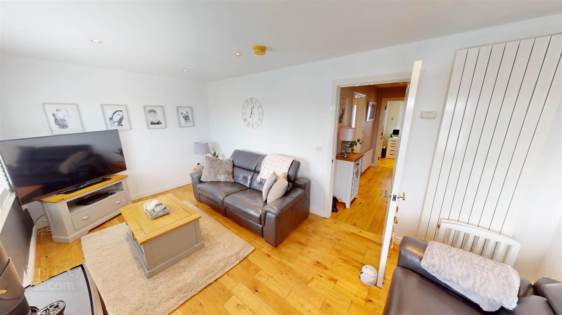 16 Weavers Mews 7 of 19