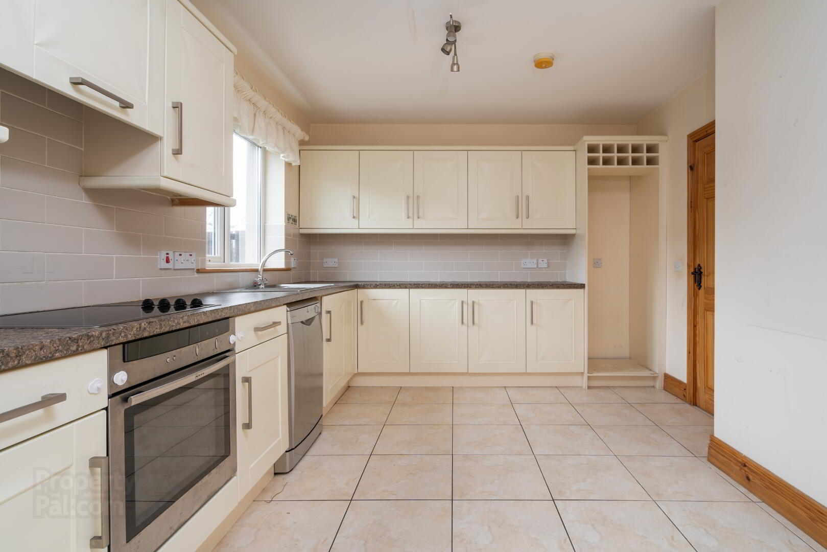 44 Oakfield Close 15 of 30