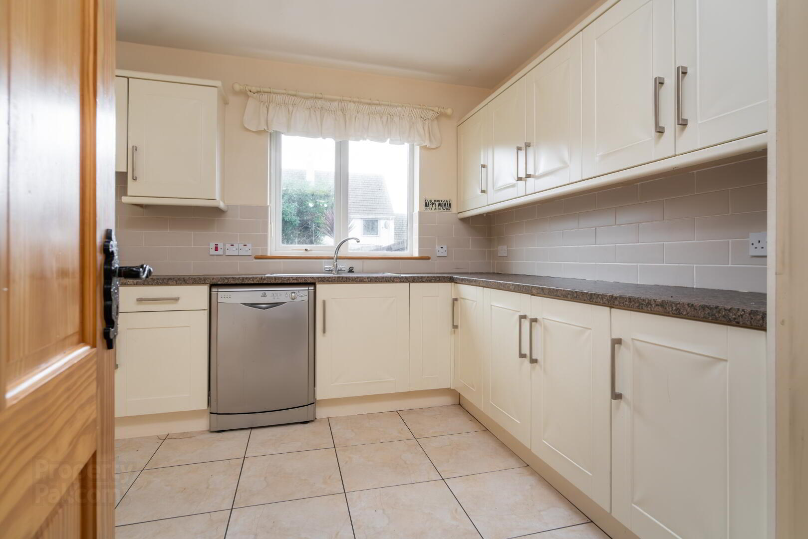 44 Oakfield Close 17 of 30