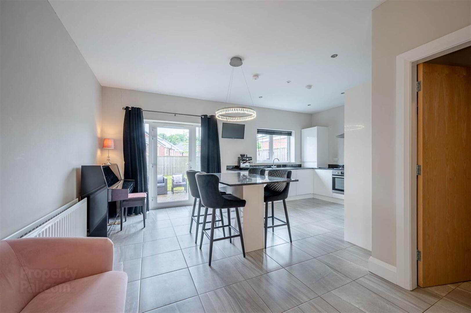10 Millreagh Close 9 of 28