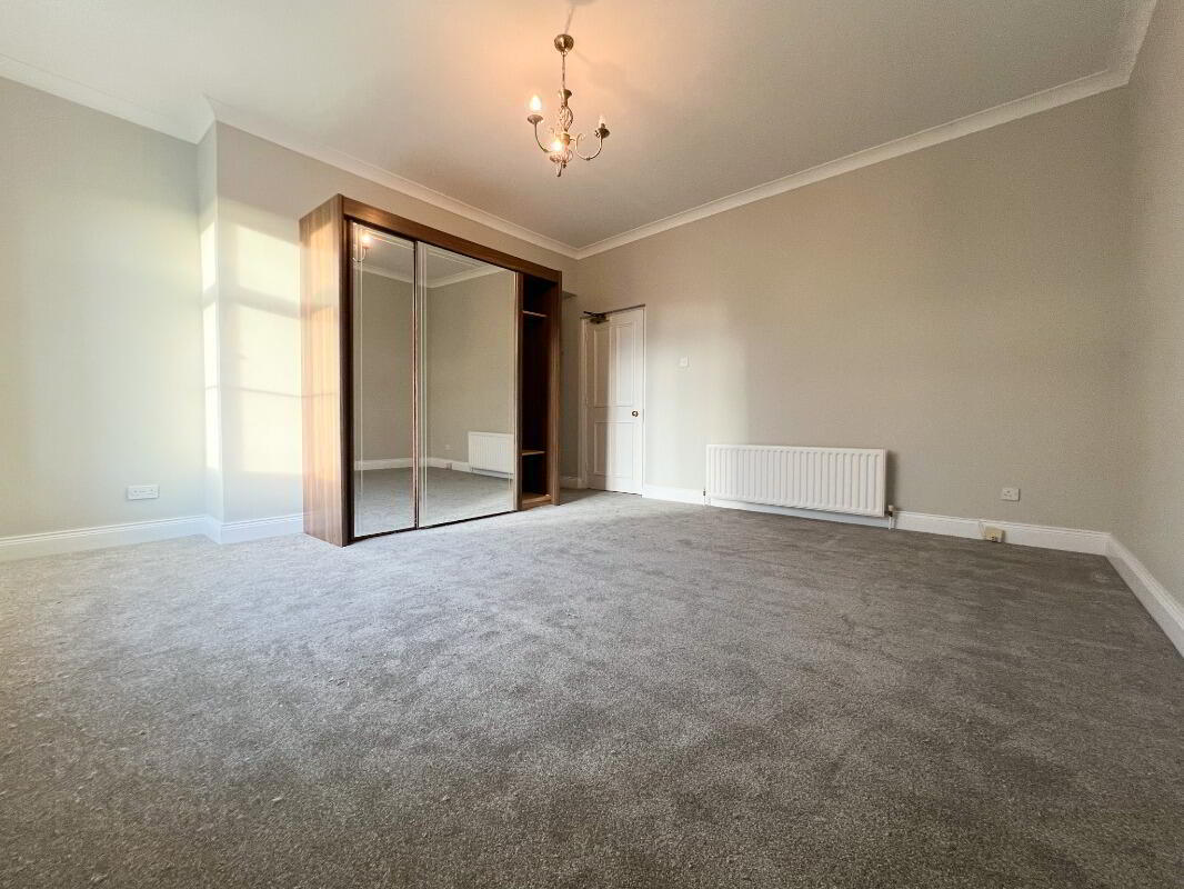 Apartment 2/16 Cathedral Close 4 of 7