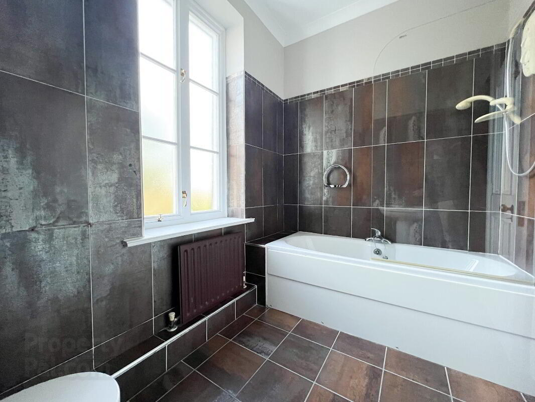 Apartment 2/16 Cathedral Close 5 of 7