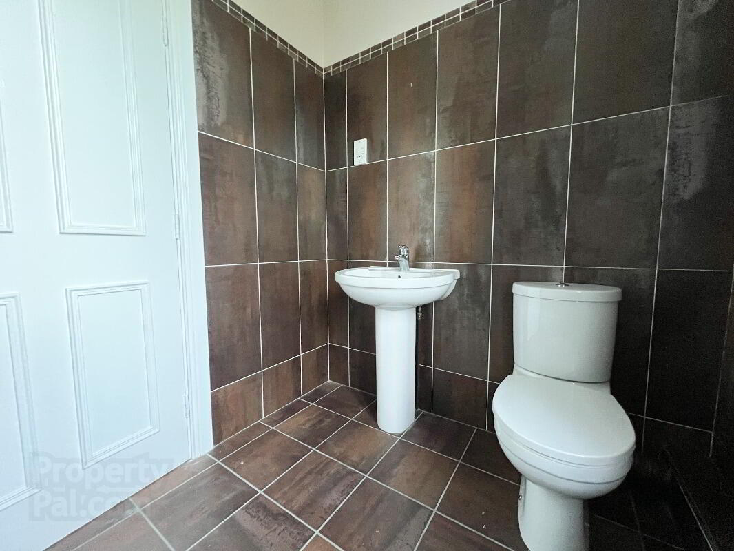 Apartment 2/16 Cathedral Close 6 of 7