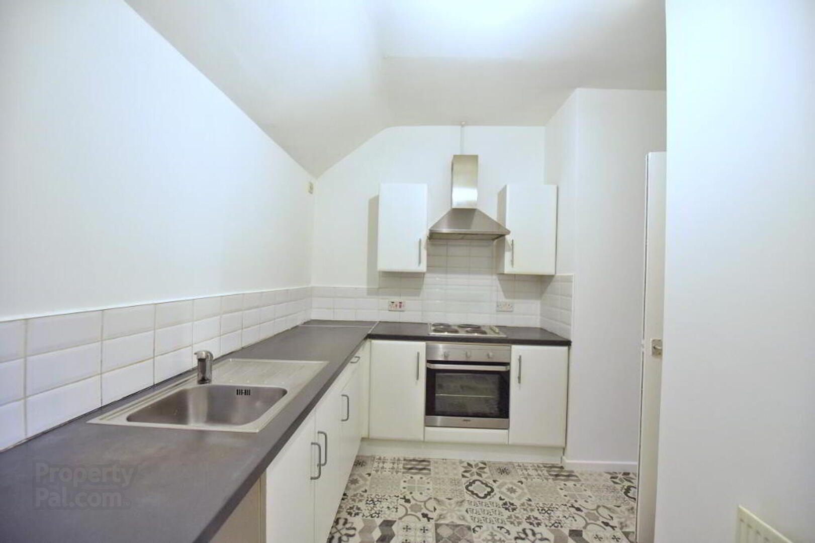 Flat 2, 48 Southwell Road 6 of 6