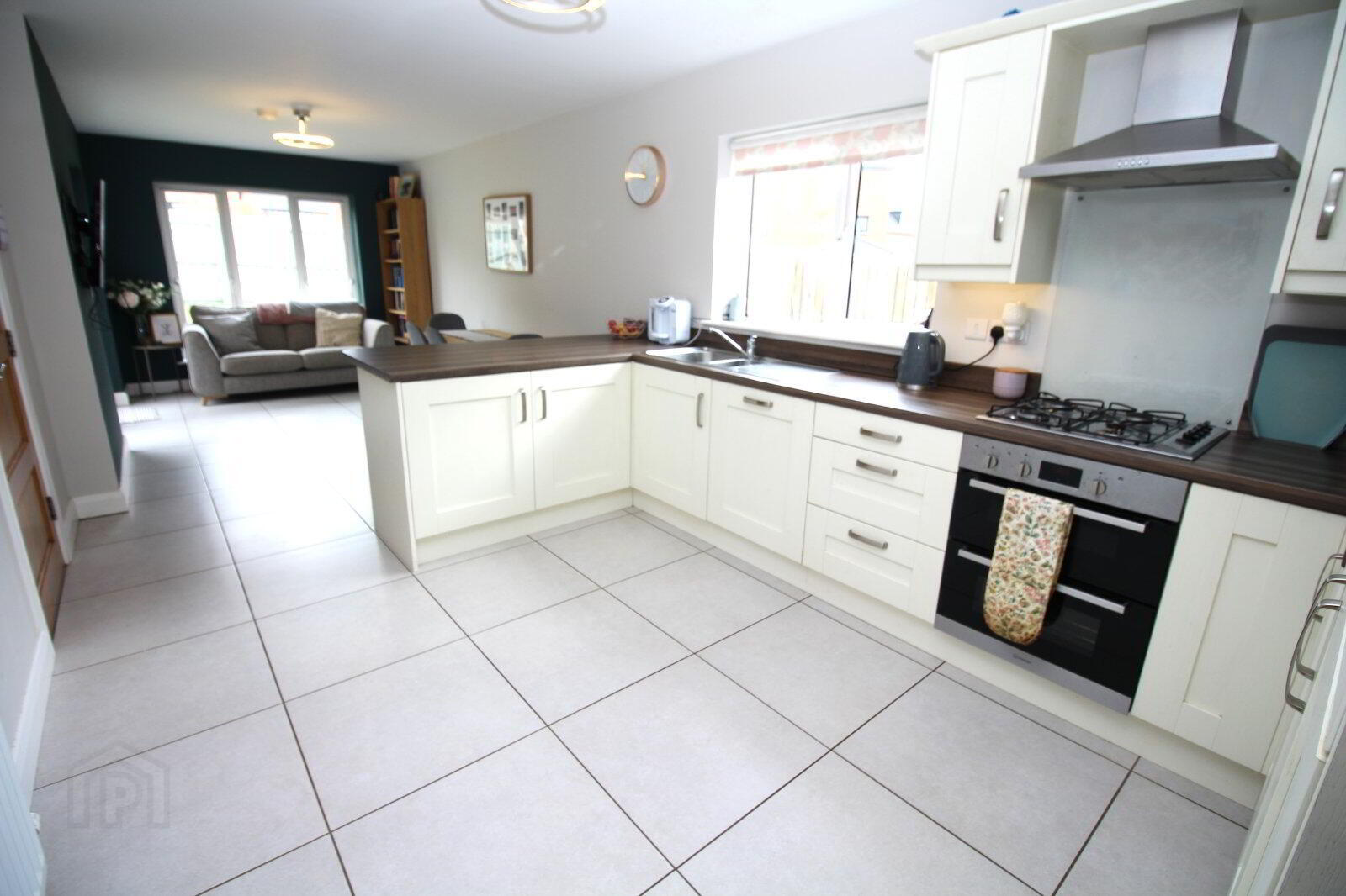11 Highgrove Road 4 of 16