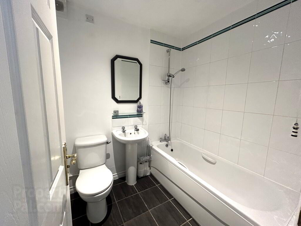 Apt 4 Lesley Mews, 19 Church View 7 of 11
