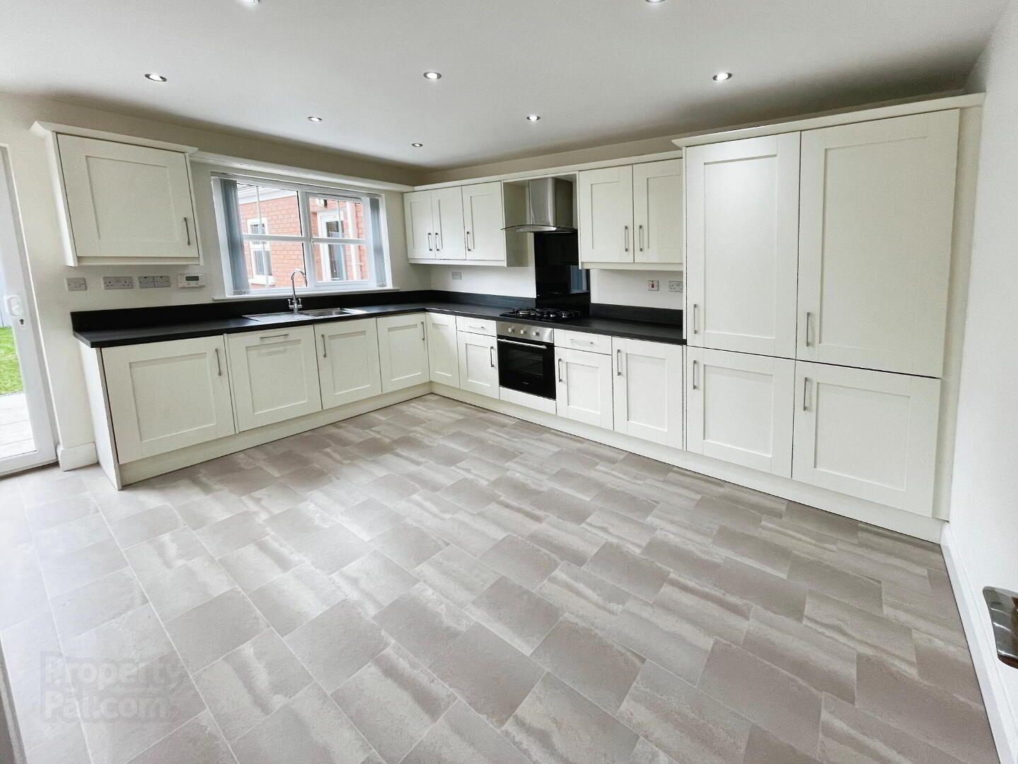 10 Limetree Court 5 of 17