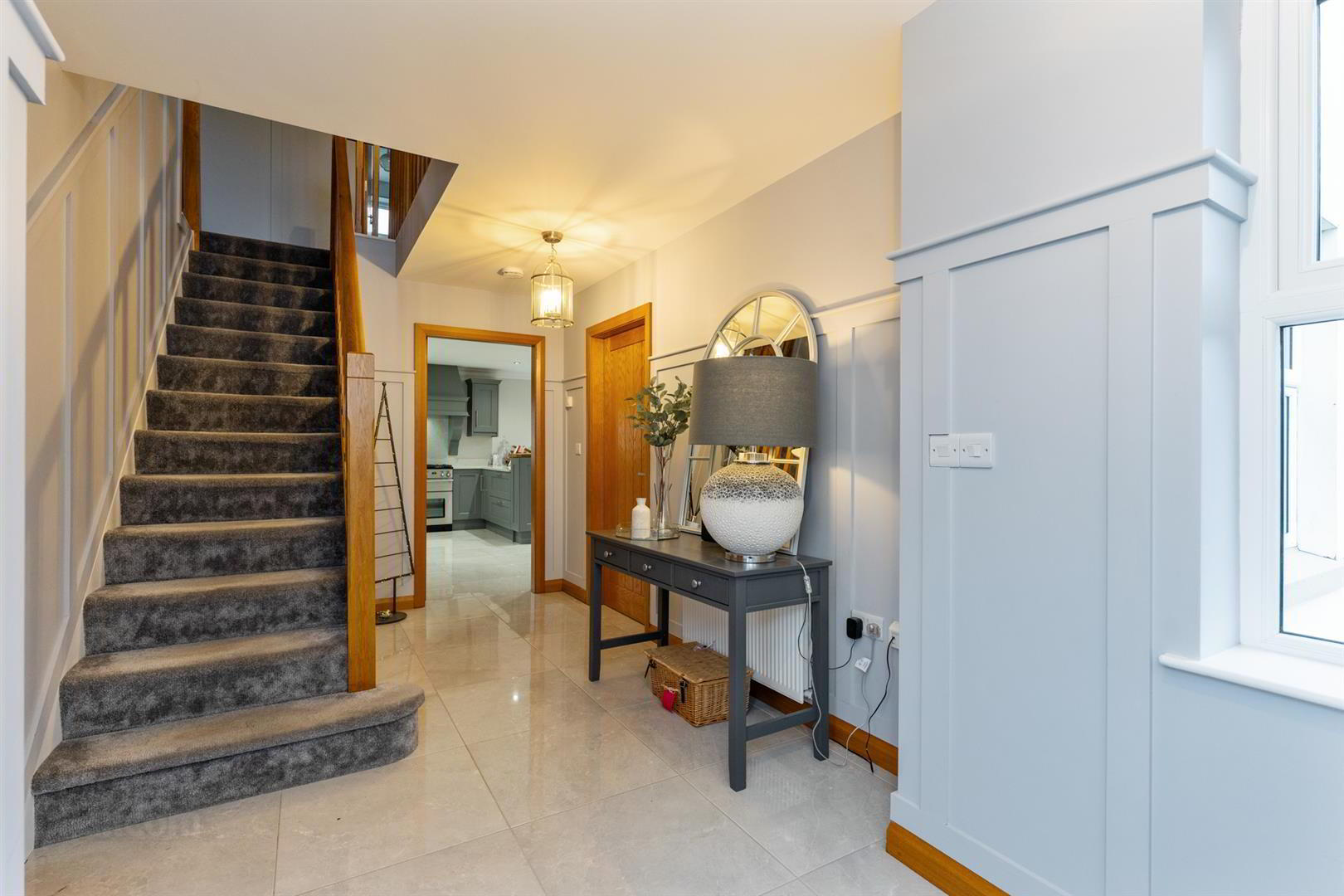 11b Ross Lane 4 of 26